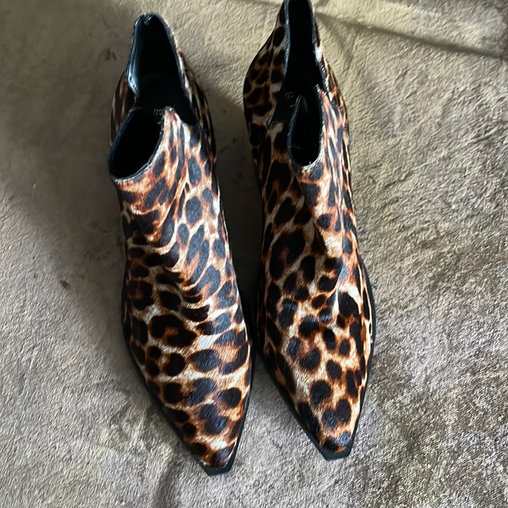 Boots size 9/12